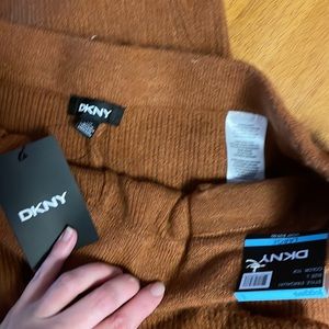 Women’s DKNY cashmere blend sweatr-pants size L in a beautiful rust color!